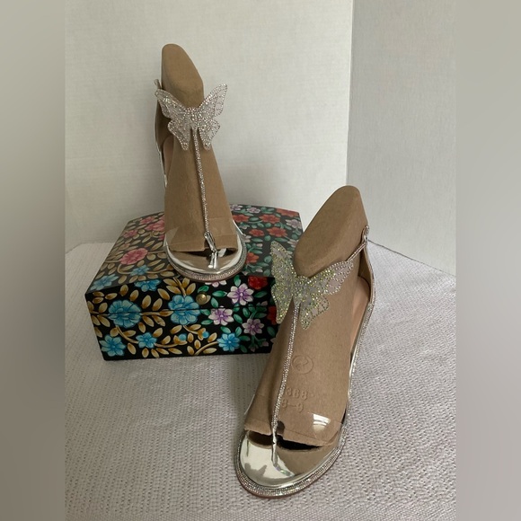 Chase + Chloe Silver Sculptural Heels with Butterfly Detail - Picture 6 of 11